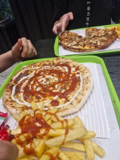 عکس چیکن فامیلی شعبه پونک