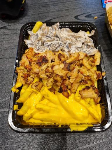 عکس چیکن فامیلی شعبه پونک