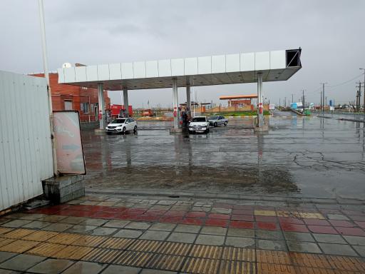 عکس پمپ بنزین مهاجران