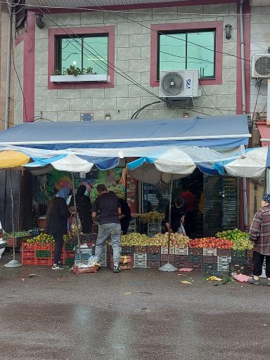 عکس میوه فروشی خانم باصفا