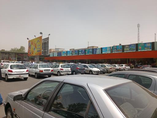 عکس بازار میوه و تره‌بار و فروشگاه صادقیه