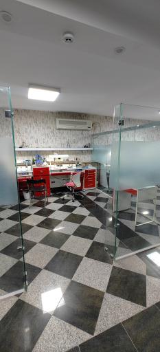 عکس لابراتوار دندانسازی روزبه 