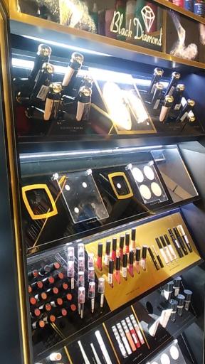 عکس لوازم آرایشی خانه رنگ 