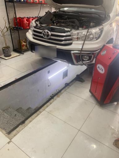 عکس تعویض روغن گاراژ