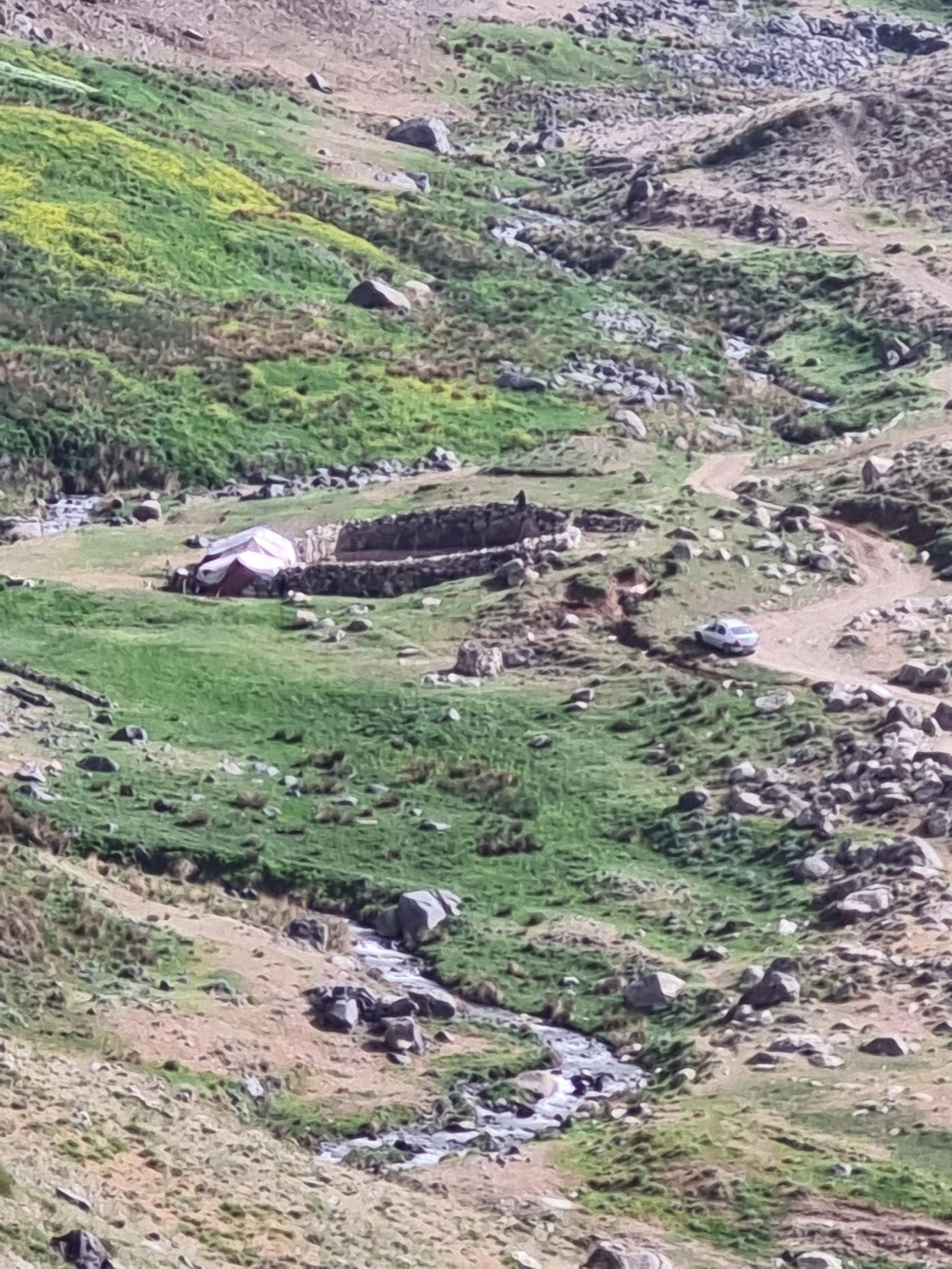 عکس رودخانه تاریک دره