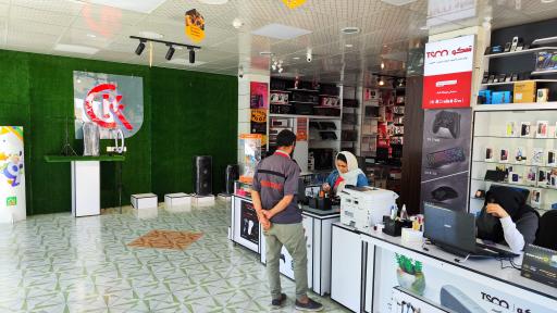 عکس فروشگاه موبایل و کامپیوتر کلیک