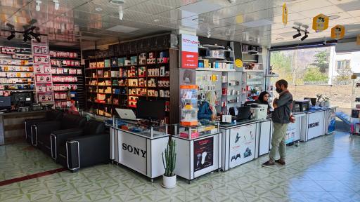 عکس فروشگاه موبایل و کامپیوتر کلیک