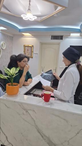 عکس دکتر اَمَن زاده متخصص دندان پزشکی