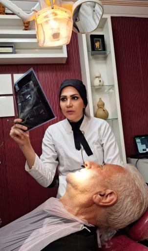 دکتر اَمَن زاده متخصص دندان پزشکی