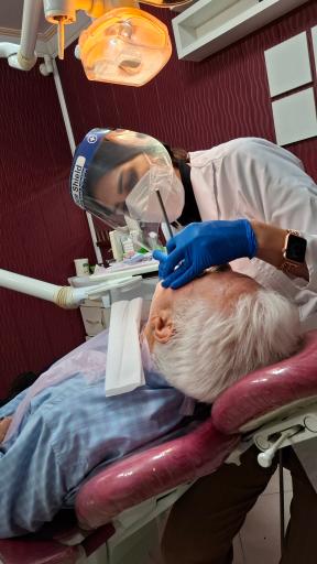 عکس دکتر اَمَن زاده متخصص دندان پزشکی