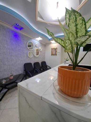 دکتر اَمَن زاده متخصص دندان پزشکی