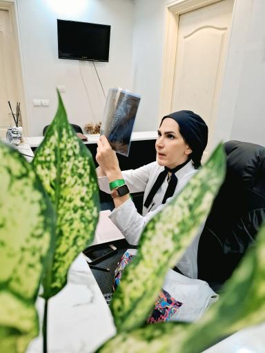 عکس دکتر اَمَن زاده متخصص دندان پزشکی