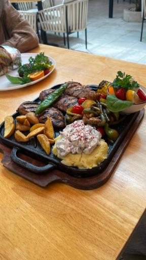 عکس کافه رستوران باهارات