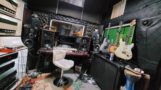 عکس استودیو بام 