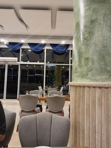 عکس رستوران بین المللی کلاول