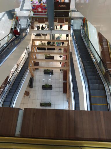 عکس مجتمع تجاری لوکس پالادیوم تبریز