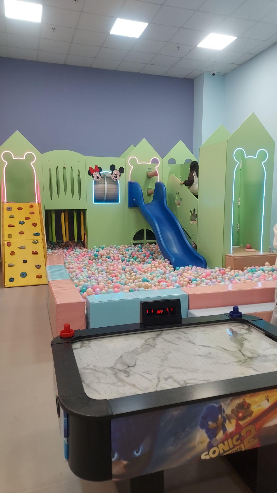 عکس خانه بازی میکی