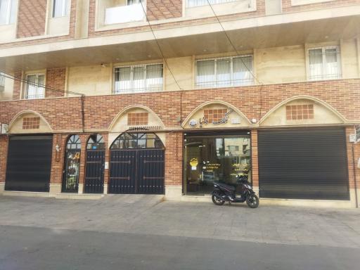 عکس مشاور املاک ملک دنیا 