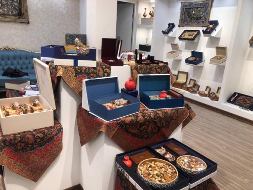 عکس فروشگاه صنایع دستی اریسا
