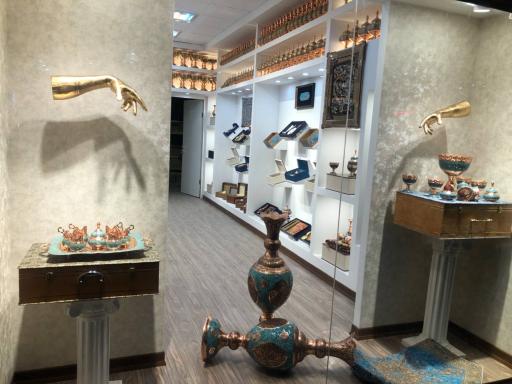 عکس فروشگاه صنایع دستی اریسا