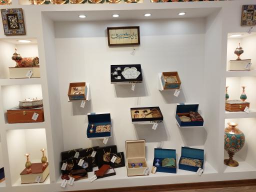 عکس فروشگاه صنایع دستی اریسا