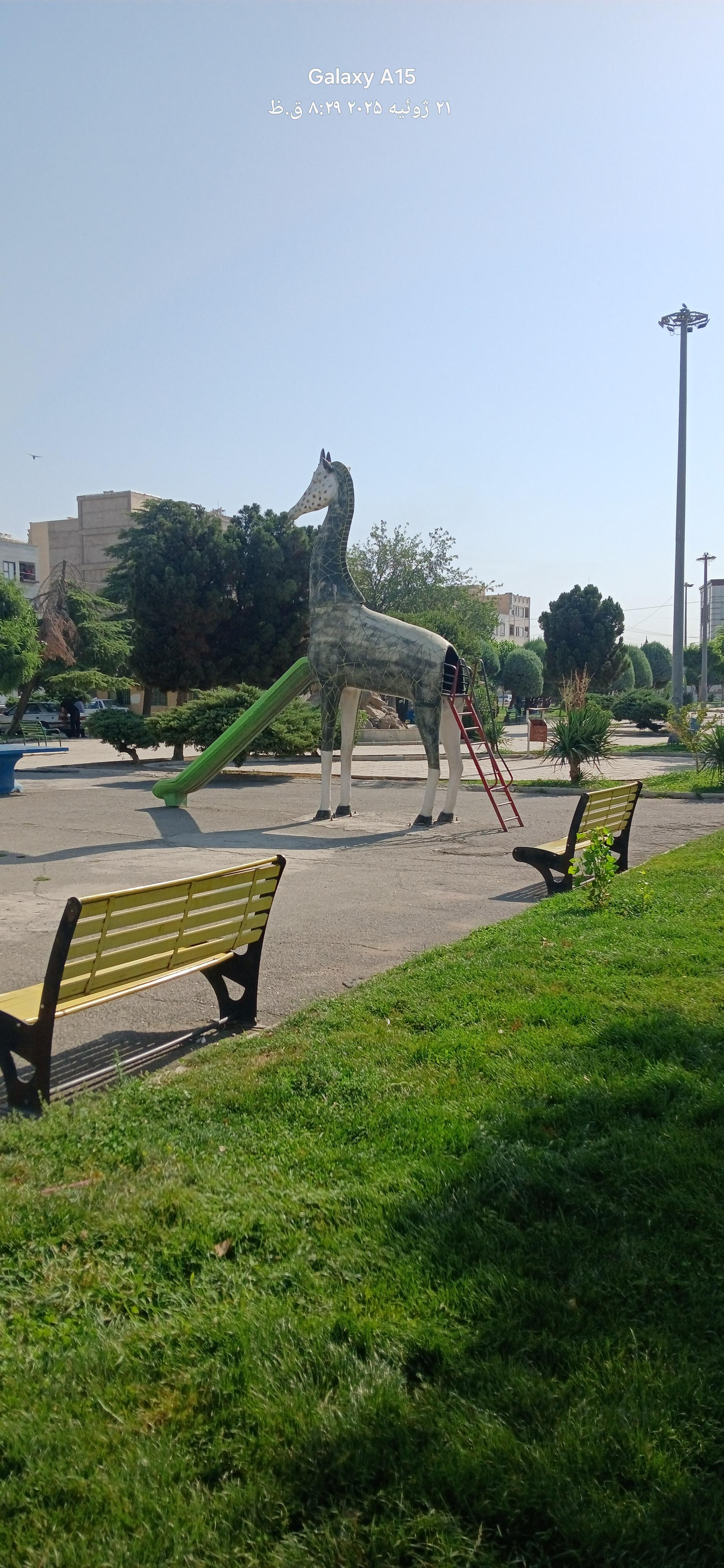 عکس پارک اندیشه زرافه 