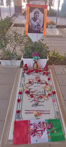 عکس مزار شهید محمد مرصاد مومنی طامه