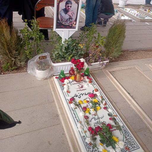 عکس مزار شهید محمد مرصاد مومنی طامه