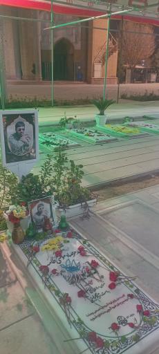 عکس مزار شهید محمد مرصاد مومنی طامه