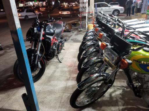 عکس فروشگاه موتور سیکلت خندانی