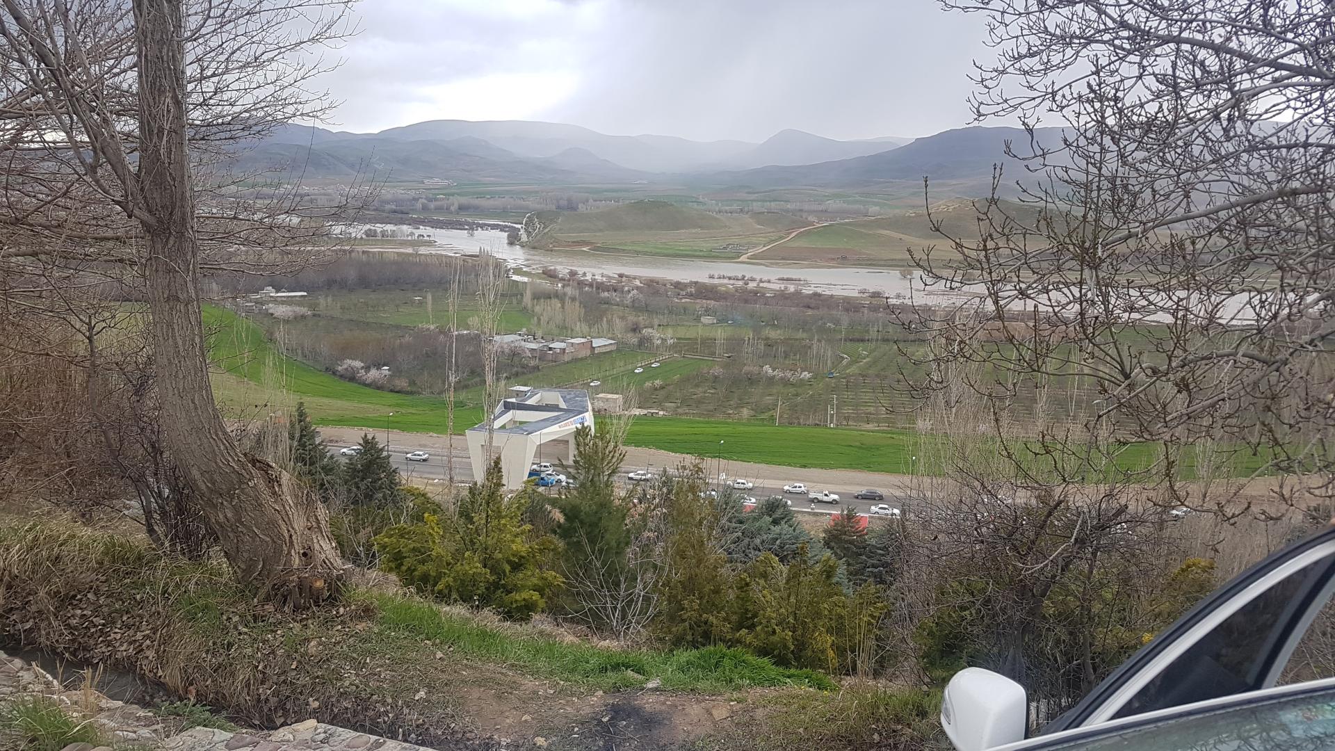 عکس تپه باستانی 8000 ساله قاپان شاهین دژ