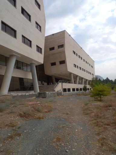 عکس دانشکده برق و کامپیوتر