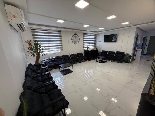 عکس کلینیک دندانپزشکی دکتر مصطفی ایزدجو