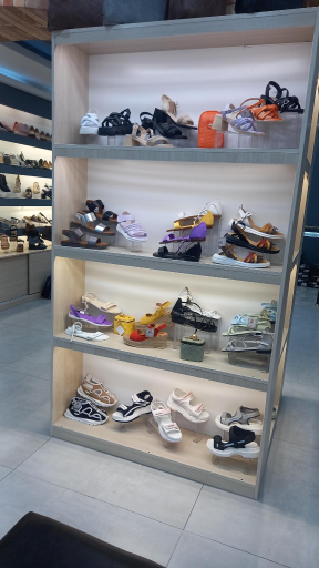 عکس گالری کیف و کفش هخامنش