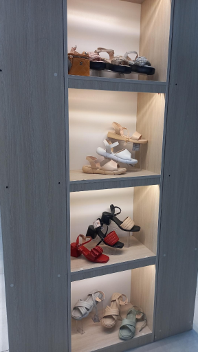 عکس گالری کیف و کفش هخامنش