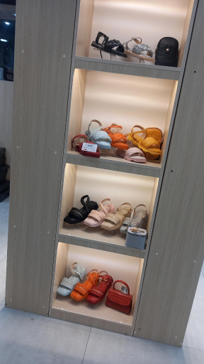 عکس گالری کیف و کفش هخامنش