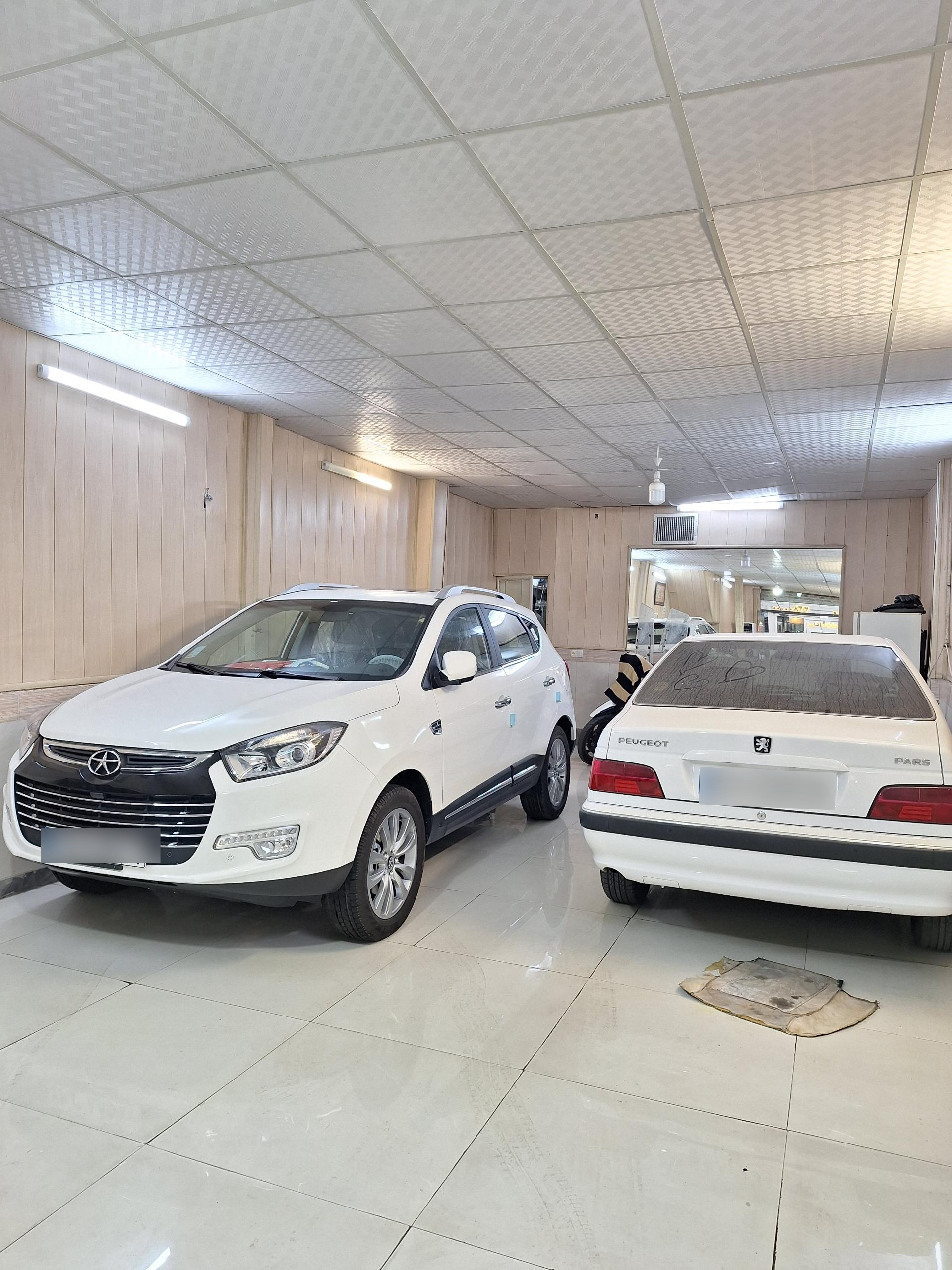 عکس نمایشگاه اتومبیل مهدی محمدی 