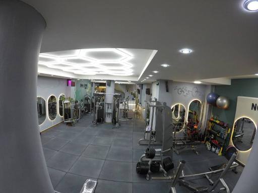 عکس باشگاه بدنسازی DNA