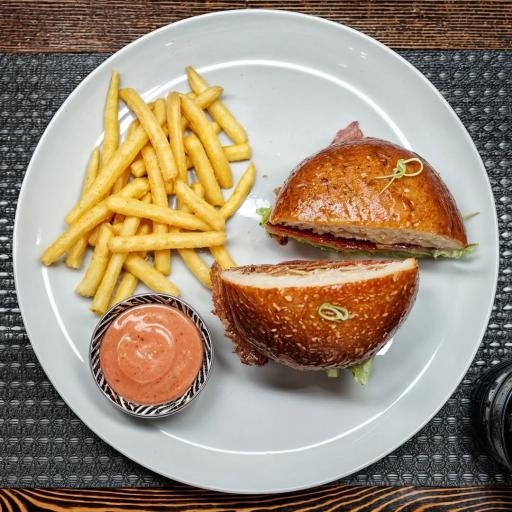 عکس کافه فست‌فود گاردن جلفا