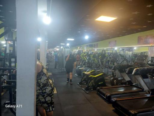 عکس باشگاه بدنسازی برزین