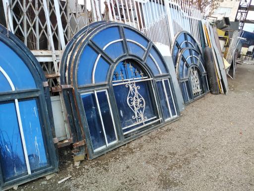 عکس انبار ضایعات و آهن آلات مستعمل نیزه