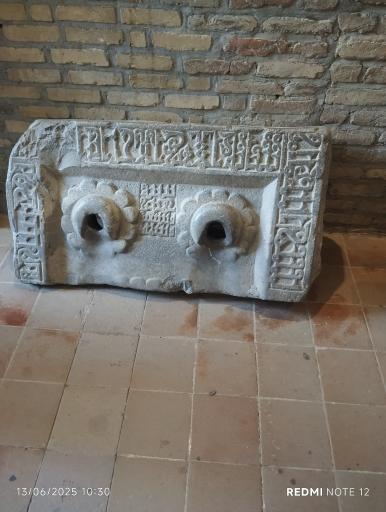 عکس موزه باستان شناسی و مردم شناسی  فلک الافلاک