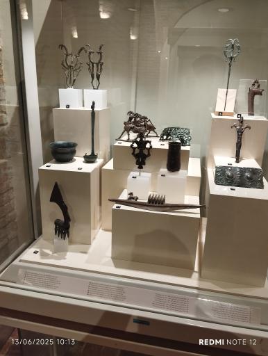 عکس موزه باستان شناسی و مردم شناسی  فلک الافلاک