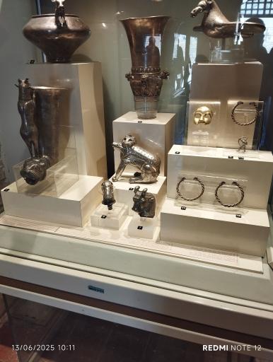 عکس موزه باستان شناسی و مردم شناسی  فلک الافلاک