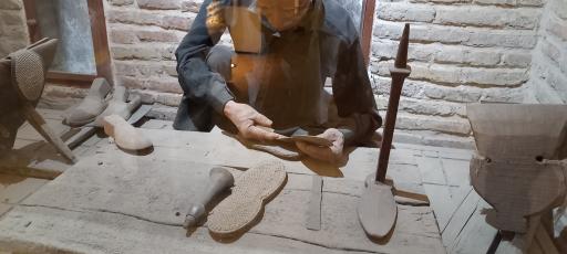 عکس موزه باستان شناسی و مردم شناسی  فلک الافلاک