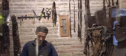 عکس موزه باستان شناسی و مردم شناسی  فلک الافلاک