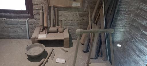 عکس موزه باستان شناسی و مردم شناسی  فلک الافلاک