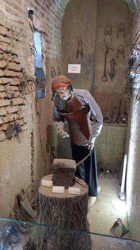 عکس موزه باستان شناسی و مردم شناسی  فلک الافلاک