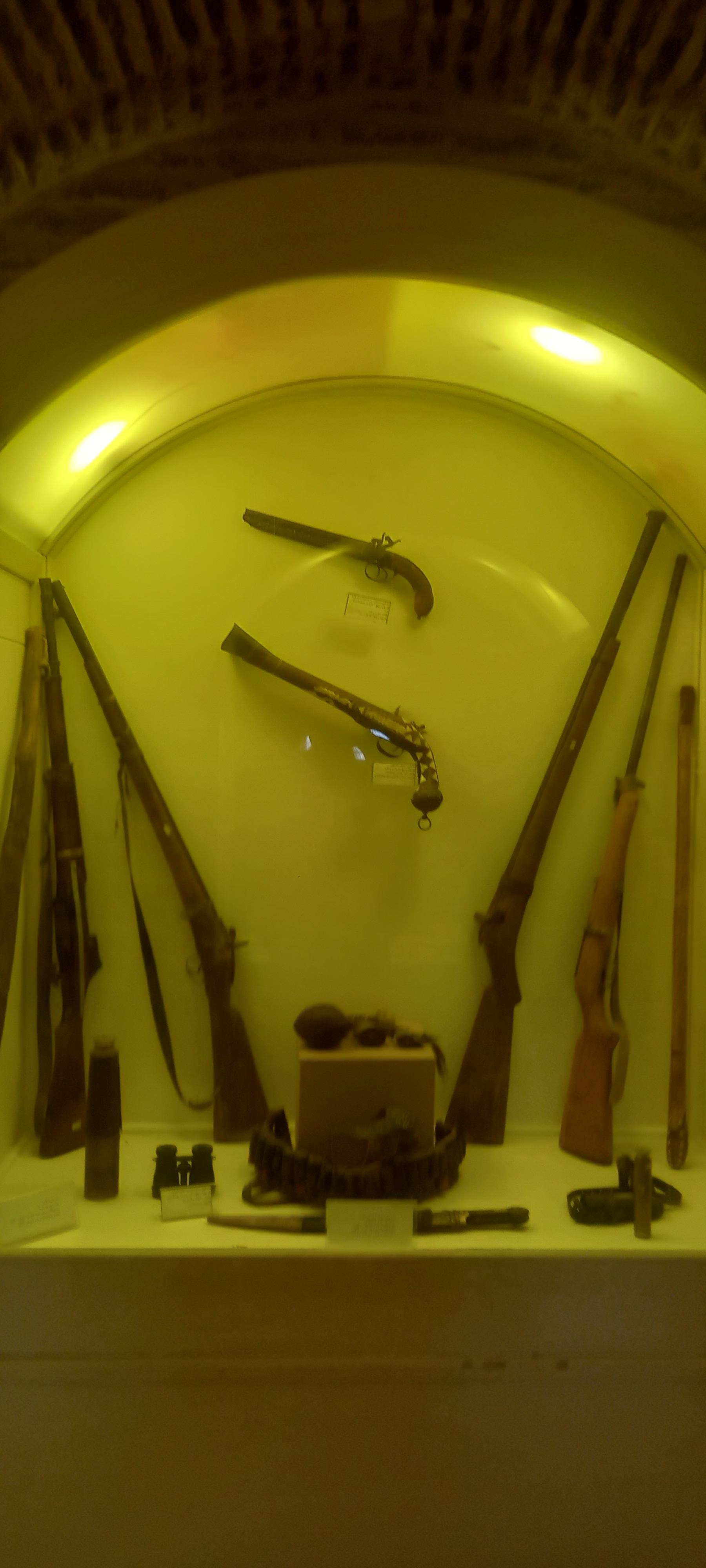 عکس موزه باستان شناسی و مردم شناسی  فلک الافلاک