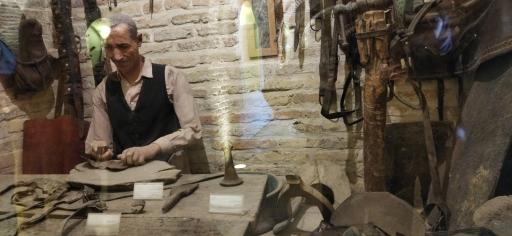 عکس موزه باستان شناسی و مردم شناسی  فلک الافلاک